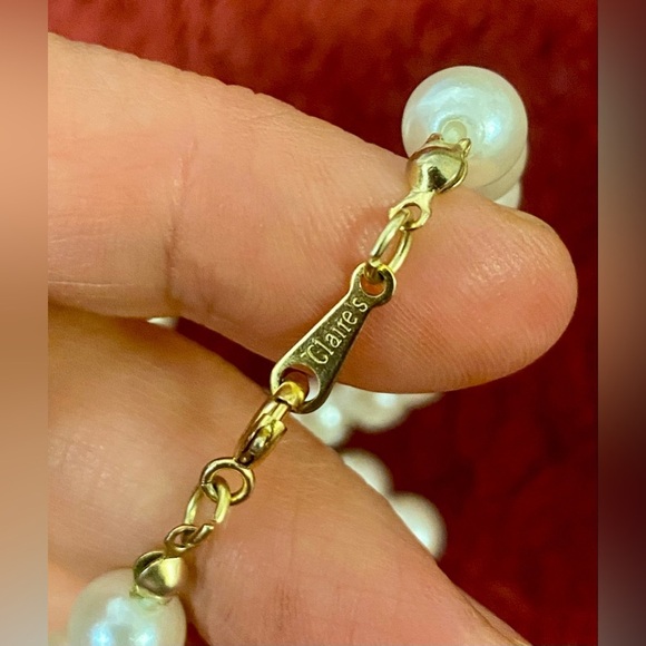 Elegant White Faux  Pearl Necklace by Claire’s - Picture 2 of 5